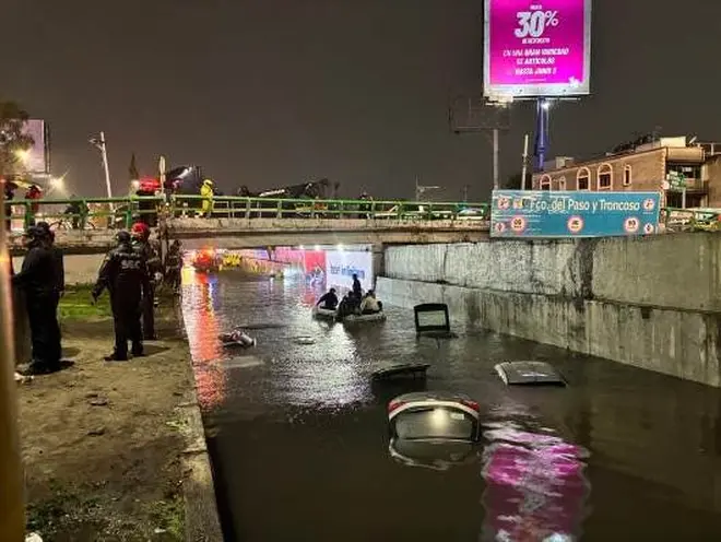 Inundaciones torrenciales colapsan el Valle de México
