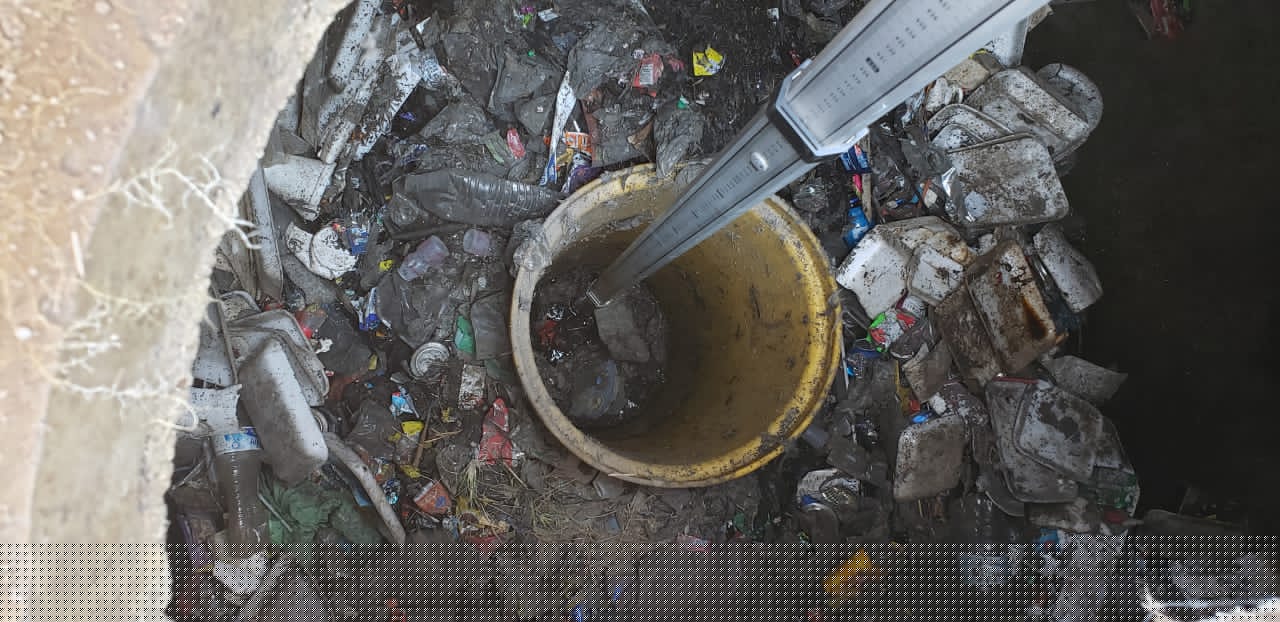 basura arrastrada por llauvia